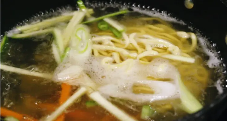 강남 맛집 홍대칼국수와 족발 - 오감을 사로잡는 맛과 분위기 11