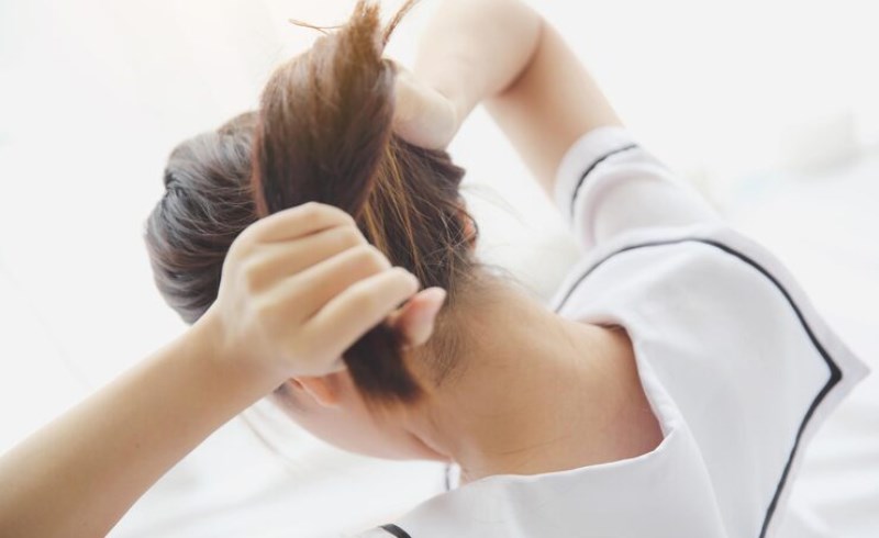 머리감는 방법 : 수분 공급과 각질제거의 중요성