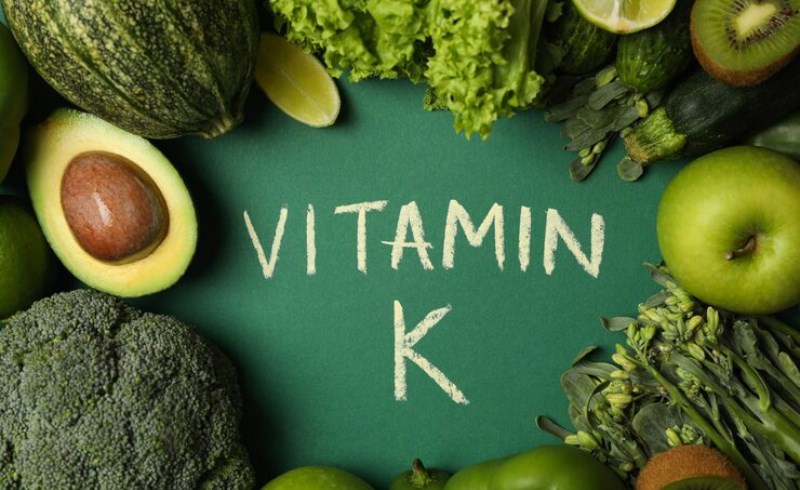 비타민 K가 풍부한 음식의 장점과 건강에 미치는 영향 10 만성 질환 발병 위험 감소