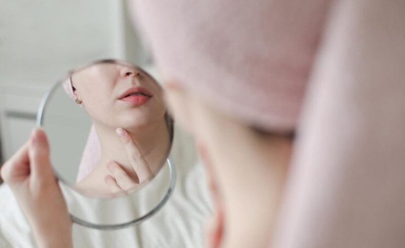 건성 피부를 위한 영양 공급 방법으로 건강한 피부 만들기 9 지성 피부를 위한 철저한 관리 방법과 화장품 선택의 중요성