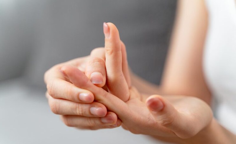 손가락 관절염 치료 및 예방 방법