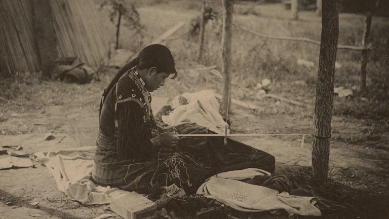 2026년 희귀난치성질환 보험금 청구 지급 거절 실전 노하우 8 의료 서류를 읽으며 심각하게 생각하는 사람