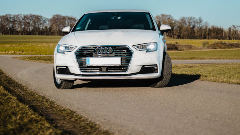 2026년 50대 실손보험 비교 및 가입 시 주의사항 11 실손보험은 실제 발생한 의료비에서 본인부담금과 비급여 항목 중 보장하지 않는 일부 항목을 제외하고 지급됩니다. 따라서 모든 병원비를 100% 보장받는 것은 아닙니다. 가입한 상품의 보장 범위와 자기부담금 비율을 정확히 확인해야 합니다.