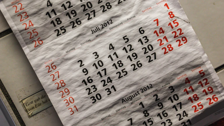 4세대 실손보험 전환 시기 최적화와 혜택 극대화 방법 8 날짜가 표시된 달력