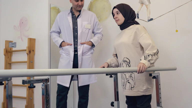 실손보험 정신과 치료(F코드) 보상 가능한 질병 분류와 청구 시 주의점 8 의사와 환자가 상담하는 모습