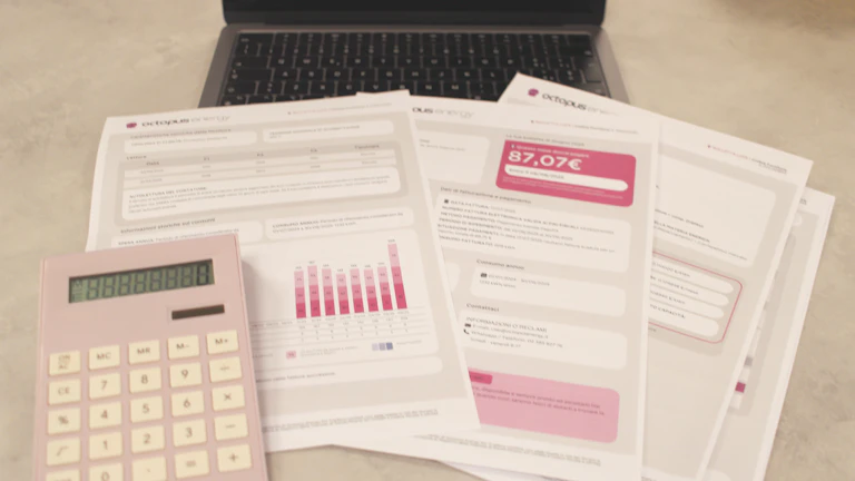 종신보험 상속세 팁 및 합법적인 세금 절약 비결 (2026년) 7 자산 관리를 계획하며 상담을 받는 가족의 모습