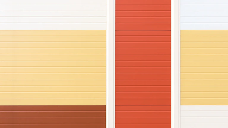 부모님 노후 케어를 위한 2026년 간병인보험 추천 및 현명한 가입 비교 가이드 8 다양한 보험 상품의 보장 내용을 꼼꼼하게 비교 분석하는 모습