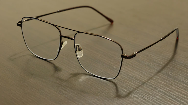 재가급여 보험 단점 후기 및 가입 전 체크리스트 (2026년) 8 보험 서류와 안경