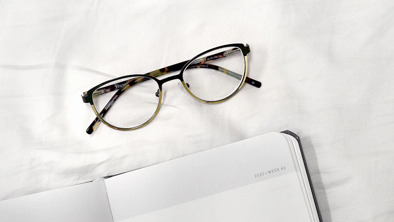 실손보험 전환, 무사고 할인 혜택으로 보험료 낮추는 필살기 총정리 7 실손보험 약관 서류와 안경