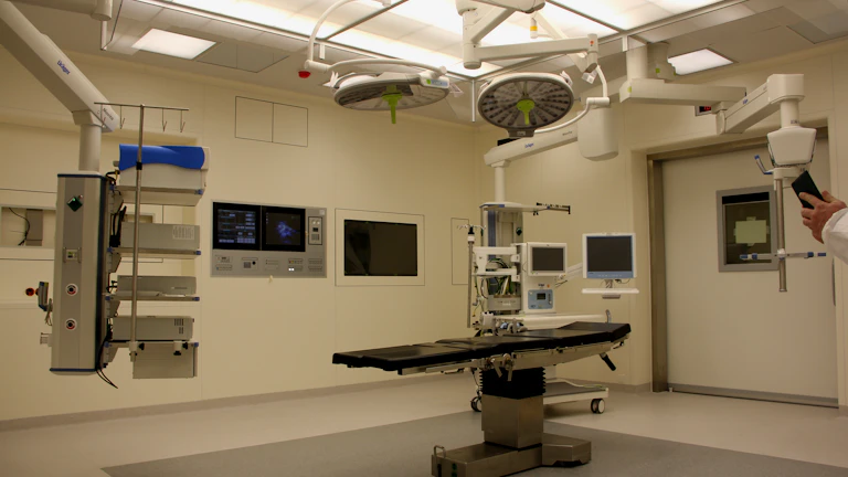 유전자 검사 보험금 거절 시 2026년 대처 노하우 10 유전자 검사 결과를 확인하며 상담하는 환자와 의사