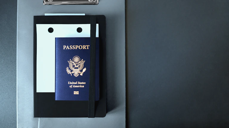 여권과 비행기 티켓