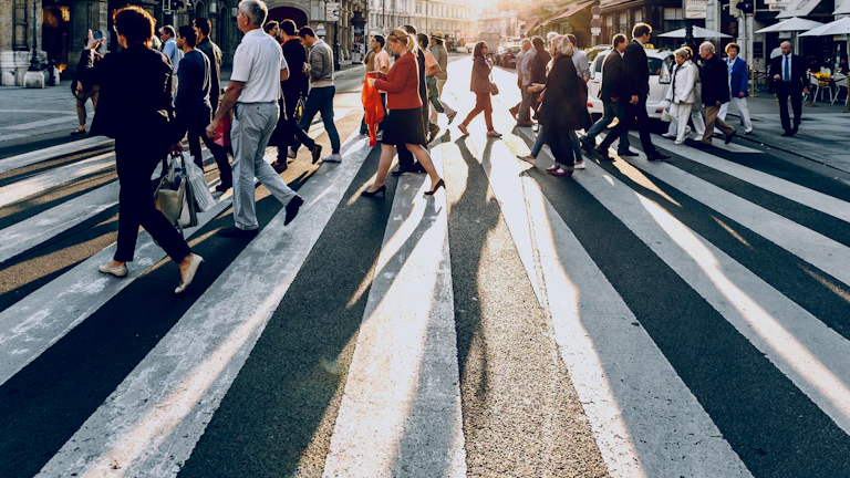 70대 간병인보험 가입조건 및 보험료 절약 팁 (2026년) 8 보험 상담을 받고 있는 사람들