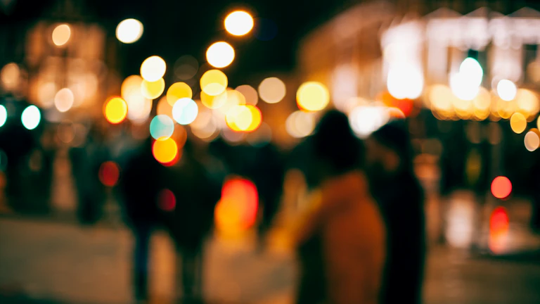 2026년 신규 암·뇌·심 간병비 특약 가성비 있게 설계하는 법 8 보험 상담을 하는 사람들의 모습