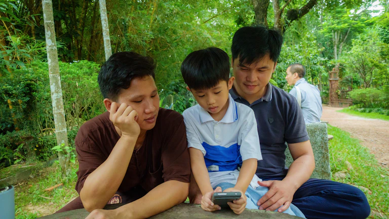 어린이보험, 어른이보험 30세 만기 vs 100세 만기 선택 기준과 후회 없는 설계, 완벽 가이드 8 신중하게 고민하는 부모님