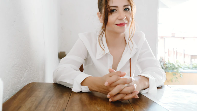 실손보험 정신과 치료(F코드) 보상 가능한 질병 분류와 청구 시 주의점 7 심리 상담을 받고 있는 여성