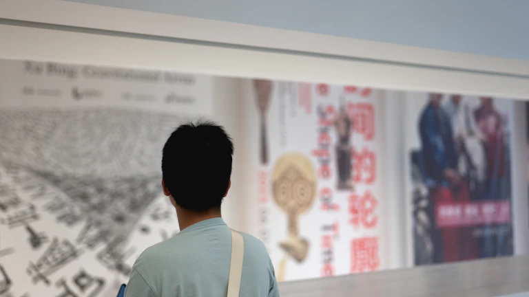 암보험금 지급 거절 이유와 2026년 실질적 대처법 7 보험금 지급 거절 서류를 바라보며 좌절하는 사람