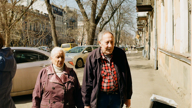 2026년 실버케어 보험 가성비 가입 전략 7 환하게 웃고 있는 노부부