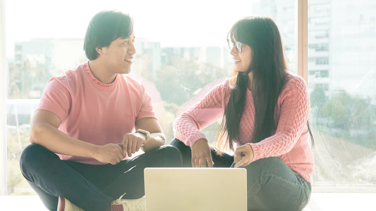 2026년 숨은 혜택 100% 활용 8 재정 상담사와 상담하는 부부