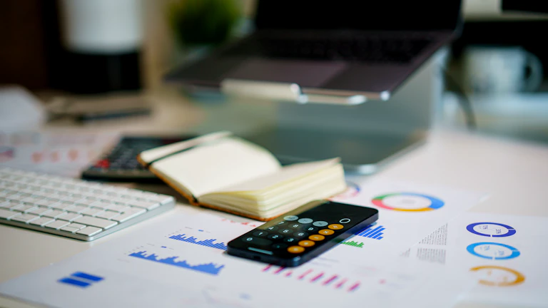 가계부를 정리하며 보험료 지출을 점검하는 모습