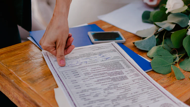 치아보험 브릿지 후기 및 지급 거절팁 8 보험금 청구에 필요한 서류들과 돋보기 이미지