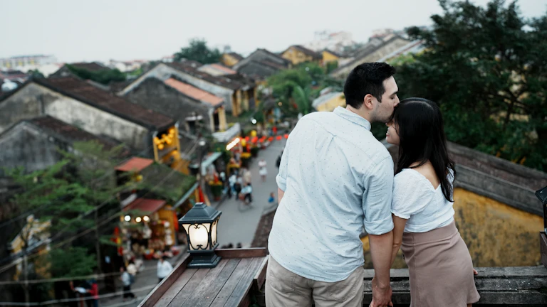 2026년, 치매보험 추천 추천 제대로 받는 법: 놓치면 후회할 5가지 핵심 전략 7 손을 잡고 있는 노부부