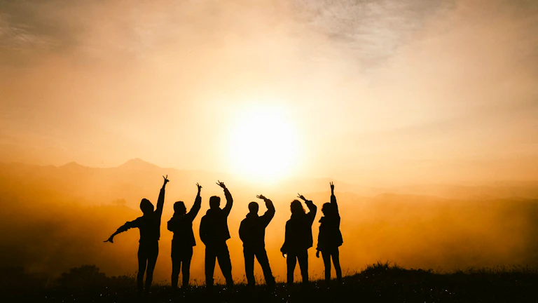 재정 상담을 하는 사람들