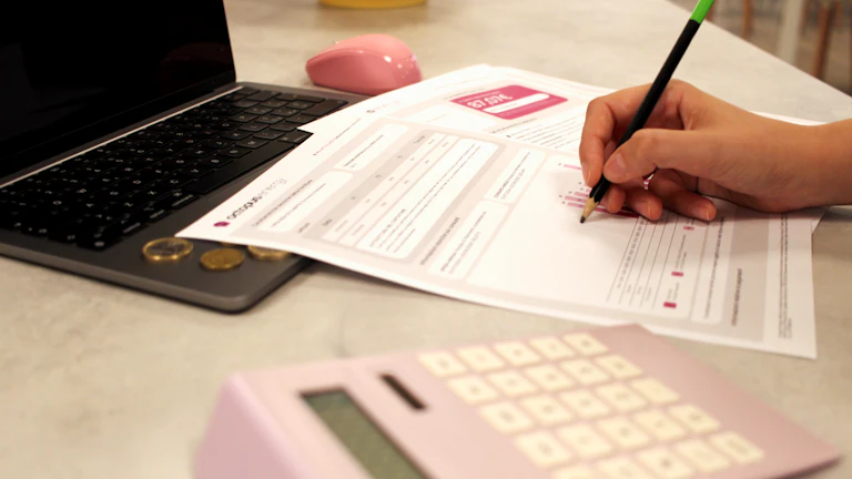 보험료를 계산하는 사람