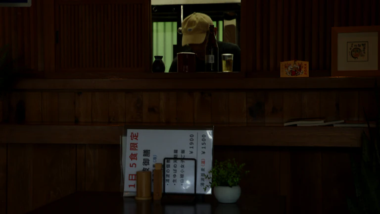 서류를 검토하는 진지한 변호사