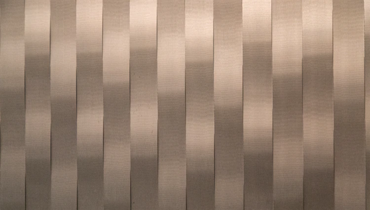 청진기와 보험 서류가 놓여 있는 테이블