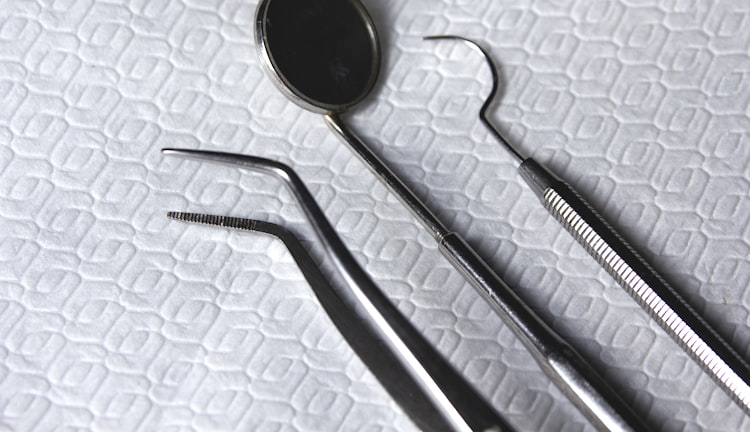 질병수술비 1-5종 보장 비교 분쟁 금감원 민원 성공 사례 8 수술 도구 이미지