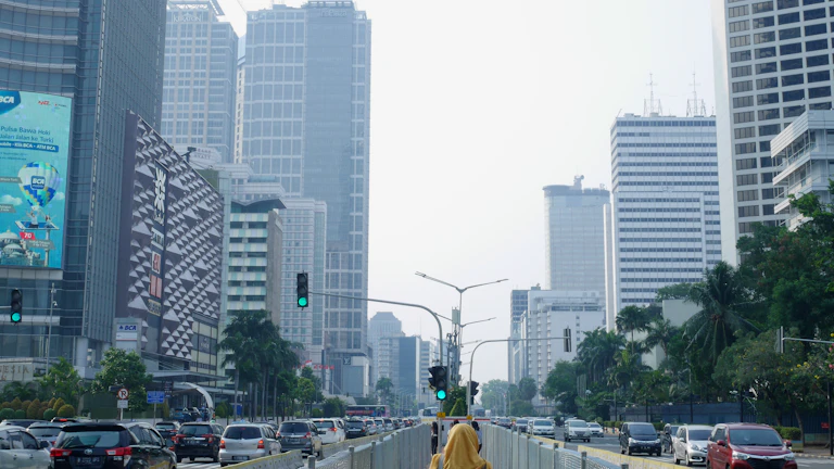 사고 시 꼭 알아야 할 자동차보험 vs 운전자보험 차이점 8 변호사와 상담 중인 운전자