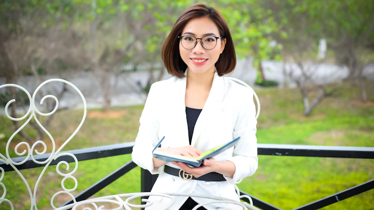 하이푸 지급 후기 및 거절 대처법 7 의사와 상담하는 여성