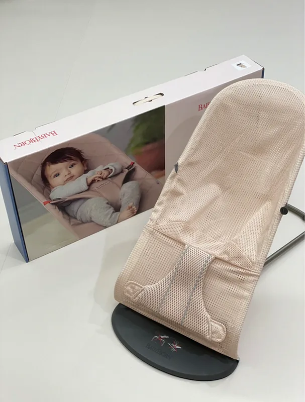 아기 편안한 착석 자세 클로즈업