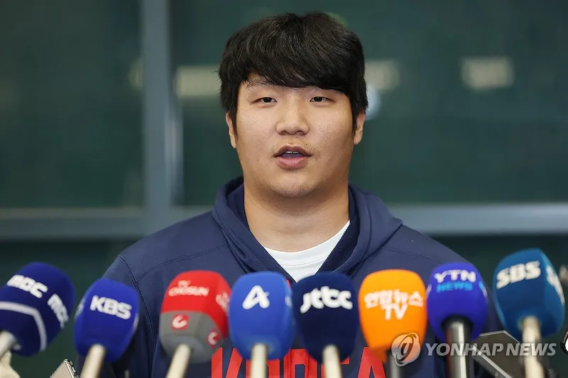 문보경 최근 검색 많은 이유와 팬들이 찾는 포인트 3 야구장 타석에서 집중하는 선수의 분위기