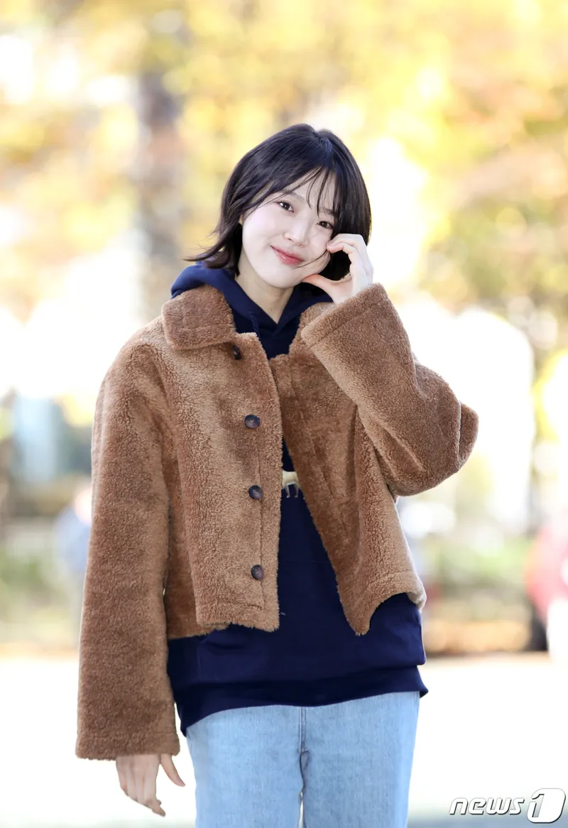 벤치에서 작전을 기다리는 모습