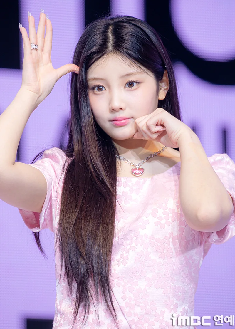 아이유 아일릿 원희 가디건 차이 비교 포인트 4 파스텔 가디건 코디 이미지