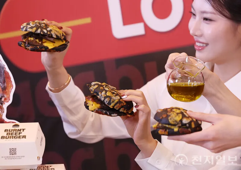 기본 버거 메뉴판과 선택 장면