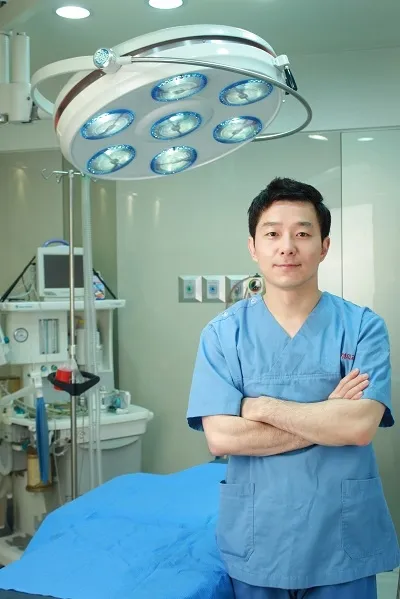 냉찜질하는 회복 관리 장면