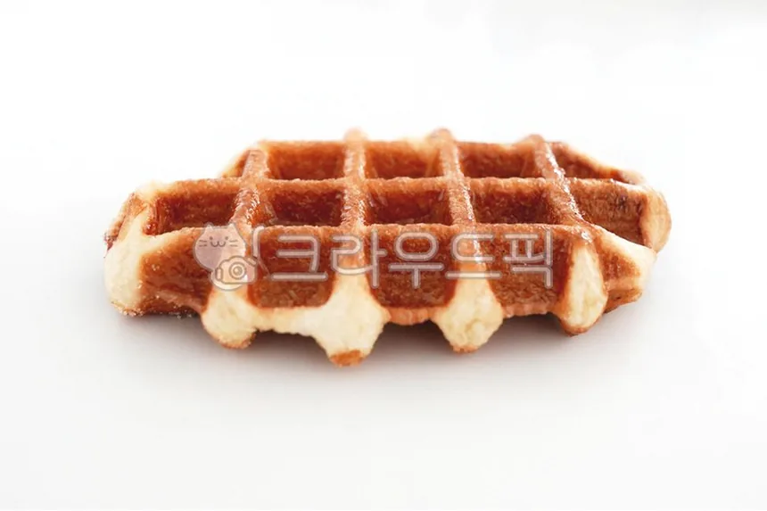 포장 상자에 담긴 크로글 크루아상