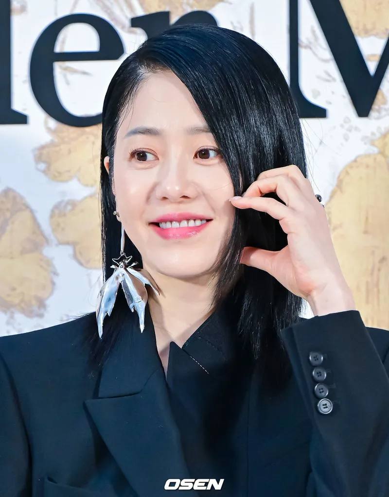 고현정 사복 따라한 자연스러운 포멀룩 포인트 6 길게 떨어지는 슬랙스와 단정한 슈즈