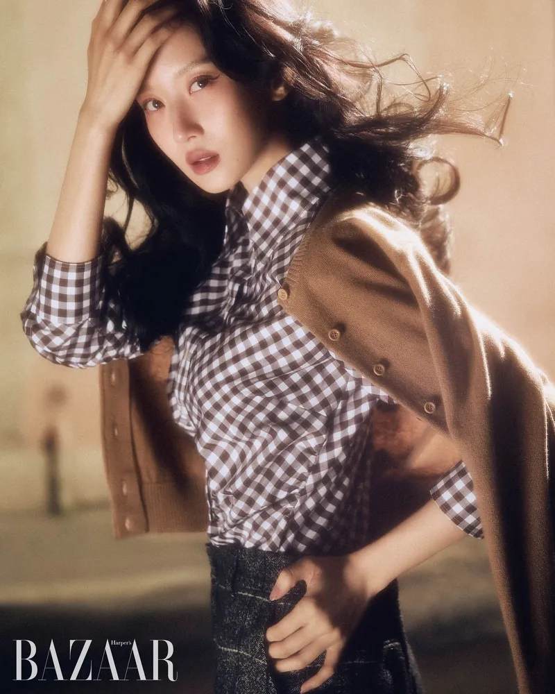 세련된 여성 화보 이미지