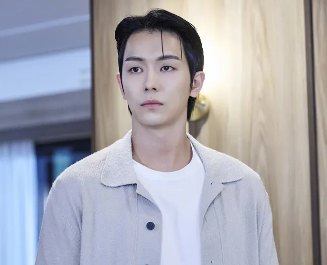 감정이 드러나는 인물 클로즈업