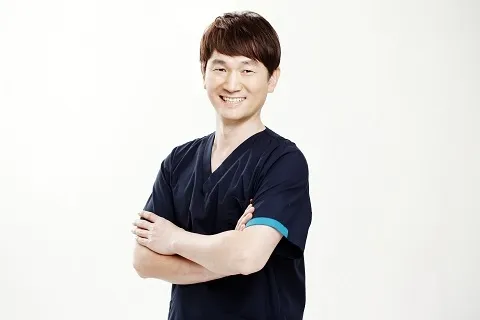 얼굴 비대칭 회복 체크 장면