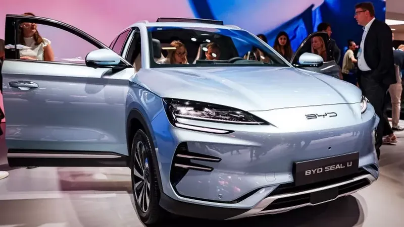 가족용 전기 suv 주차 장면
