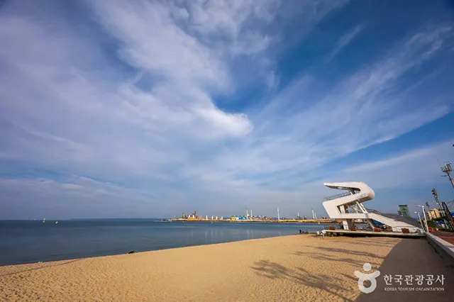 어린이날 마무리로 좋은 해질녘 가족 산책