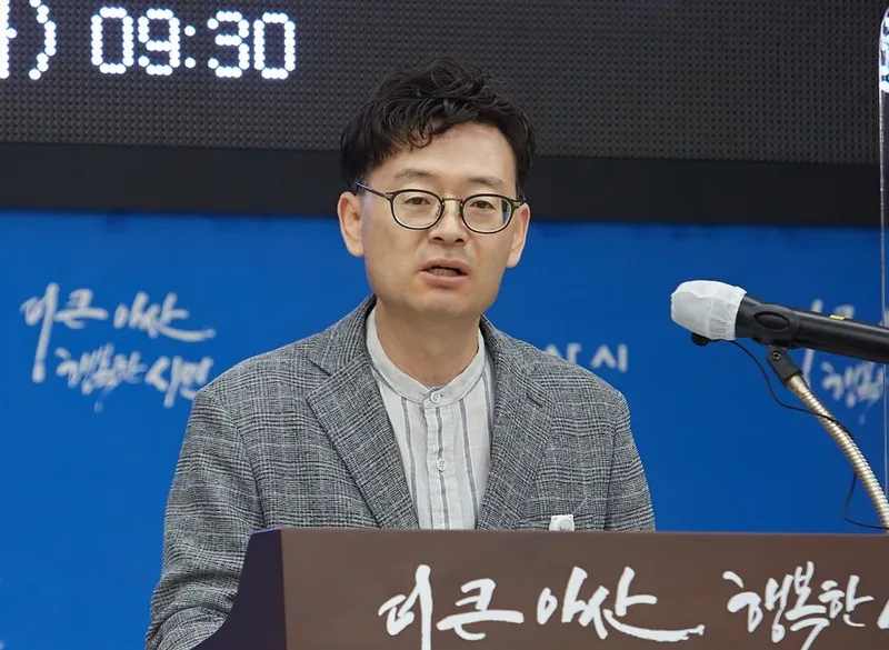 축제 먹거리 부스 야간 풍경