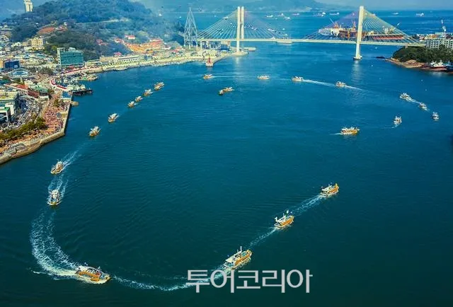 축제 먹거리와 분식 거리 풍경