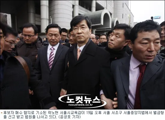 재판 상징을 보여주는 망치 이미지