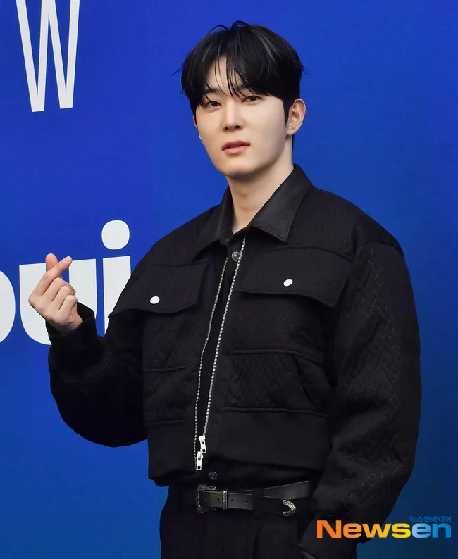 사진 출처와 사실 여부를 함께 확인하는 장면