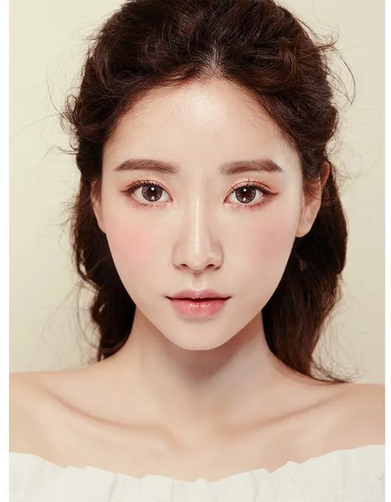 인터넷 밈을 정리한 노트와 펜